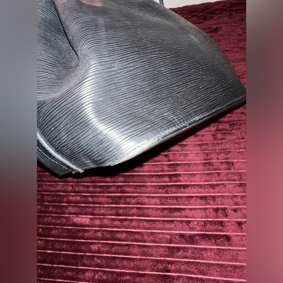 Louis Vuitton Epi Noe Bucket Bag - Picture 6 of 17